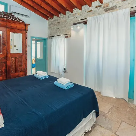 Archondia House - With Pool