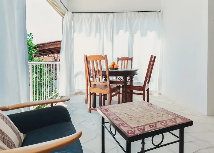 Archondia House - With Pool Apartmán