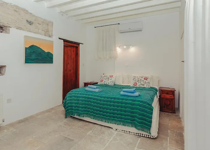 Archondia House - With Pool *