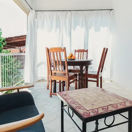 Archondia House - With Pool شقة