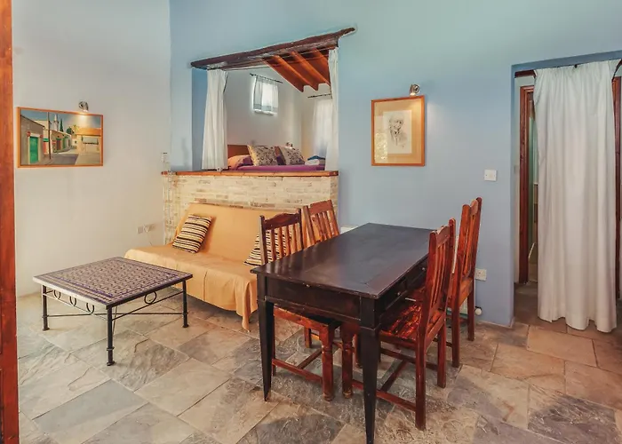 Archondia House - With Pool Apartment