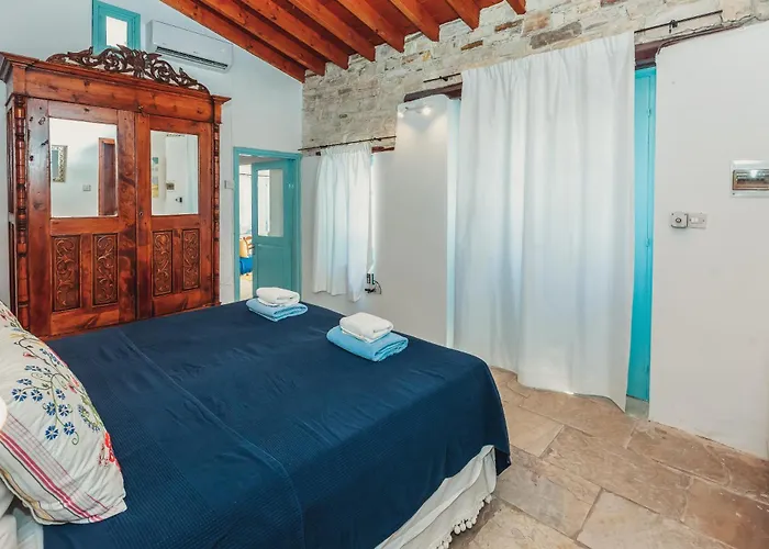 Archondia House - With Pool